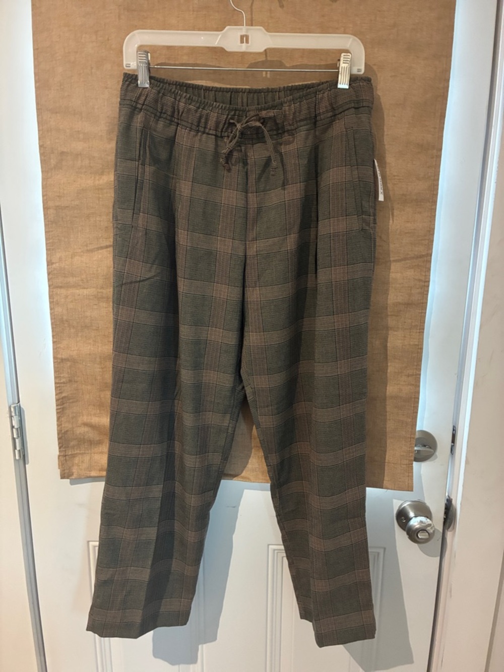 Old Navy Plaid Drawstring Joggers in Olive and Brown